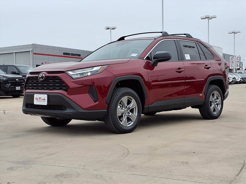2025 Toyota RAV4 LE's photo