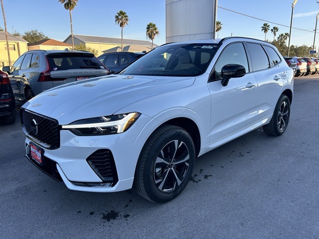 2026 Volvo XC60 B5 Core photo 3