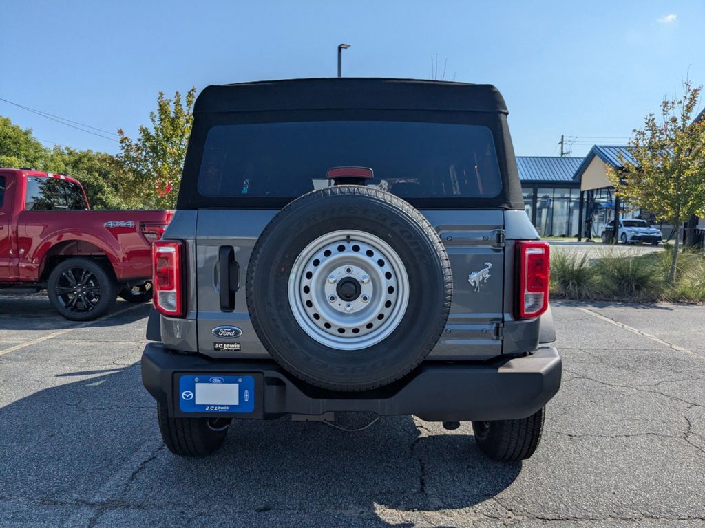 2025 Ford Bronco Base photo 3