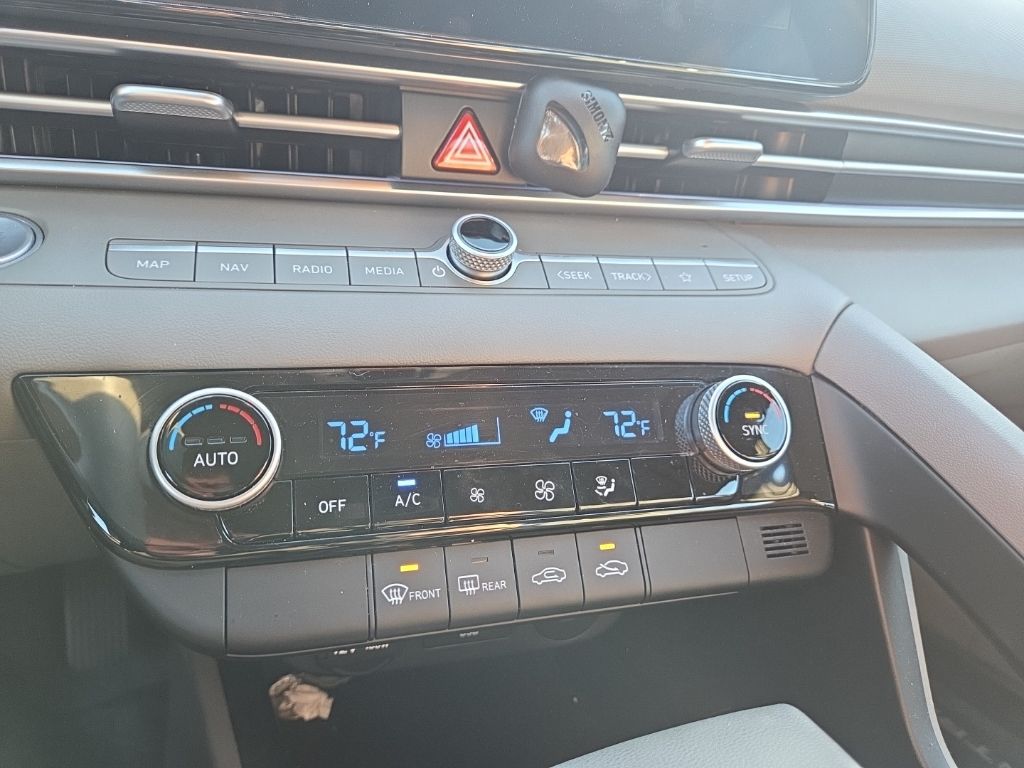 2024 Hyundai Elantra SEL photo 15