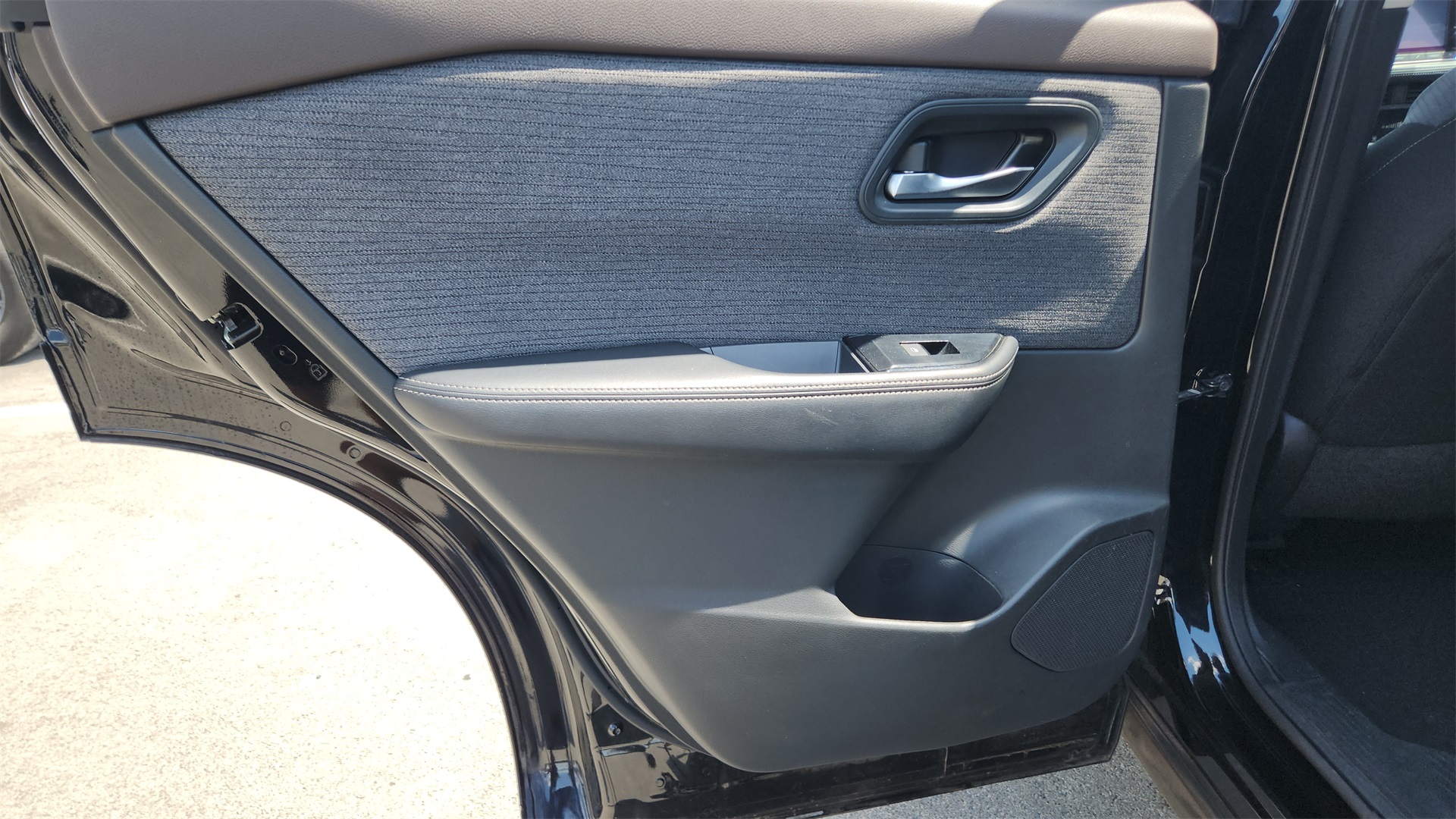 2023 Nissan Rogue SV photo 17