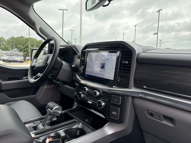 2025 Ford F-150 Lariat photo 15