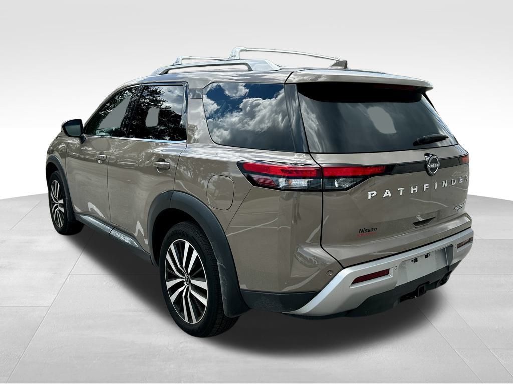 2024 Nissan Pathfinder Platinum photo 4