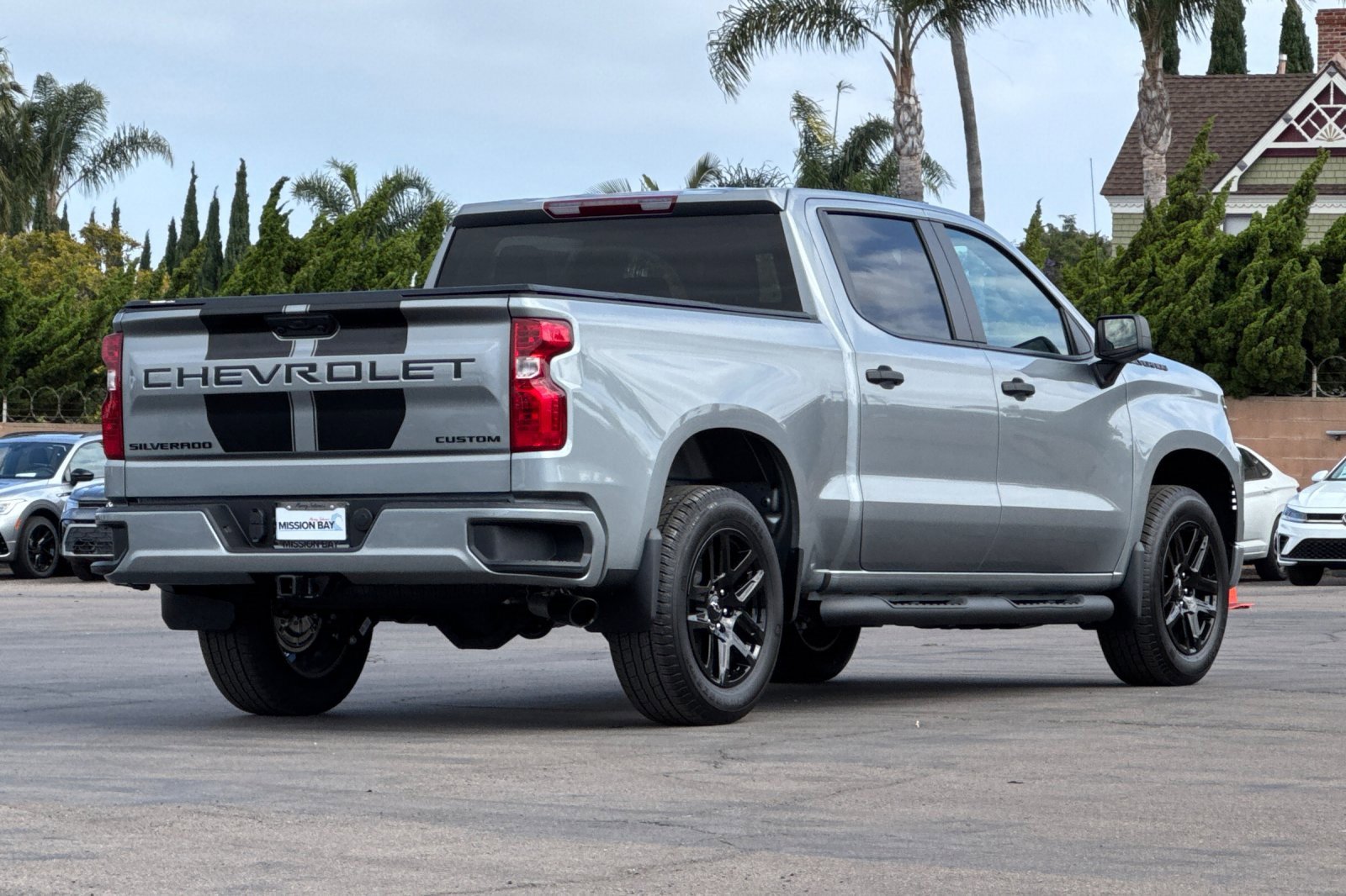 2025 Chevrolet Silverado 1500 Custom photo 4
