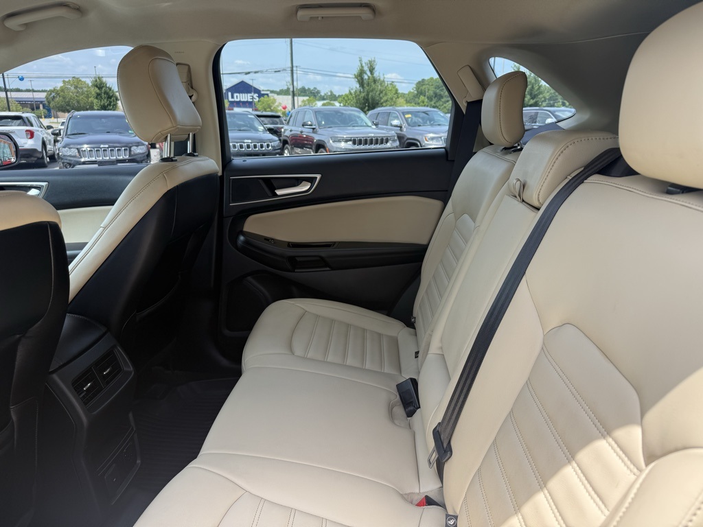 2020 Ford Edge SEL photo 28