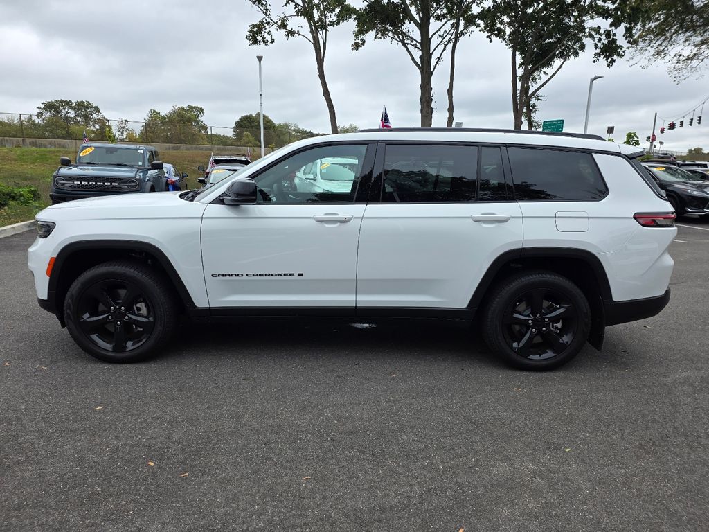 2025 Jeep Grand Cherokee Limited photo 4