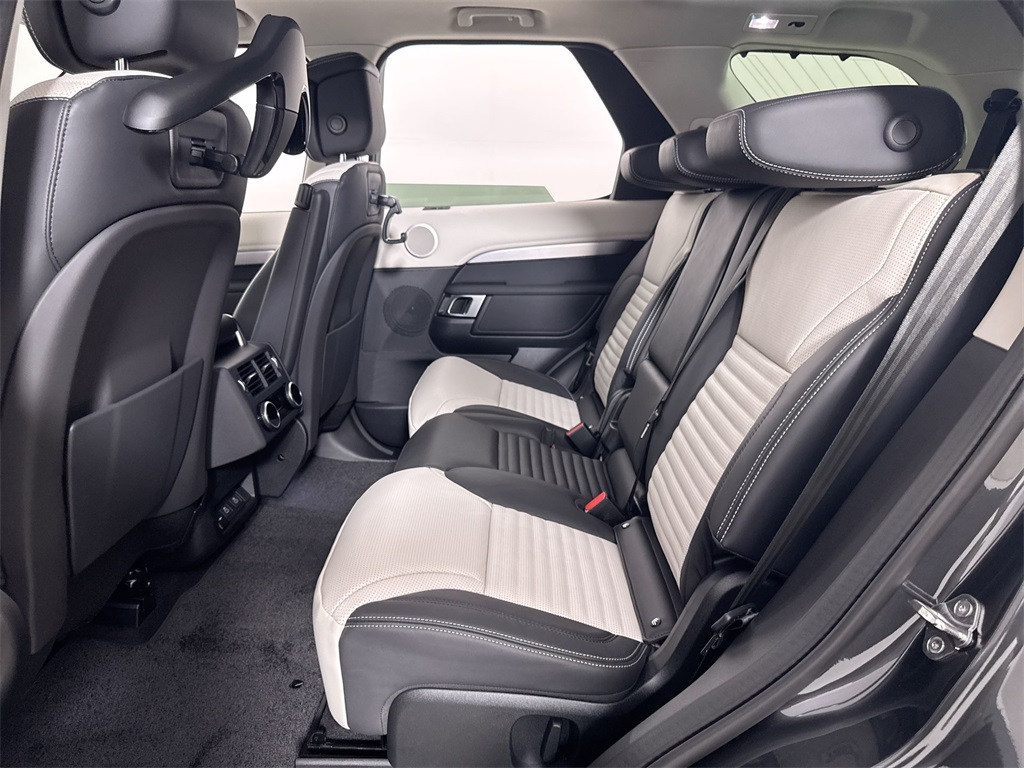2025 Land Rover Discovery SE photo 21