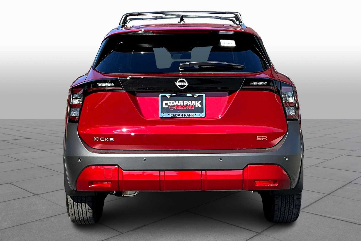 2026 Nissan Kicks SR photo 4