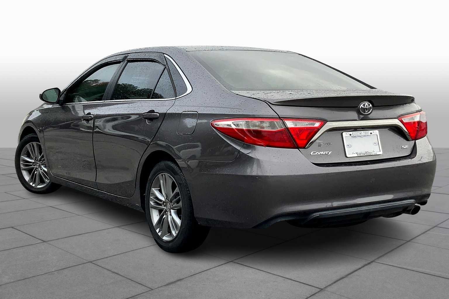 2015 Toyota Camry SE photo 11
