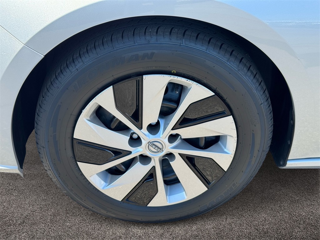 2024 Nissan Altima 2.5 S photo 8