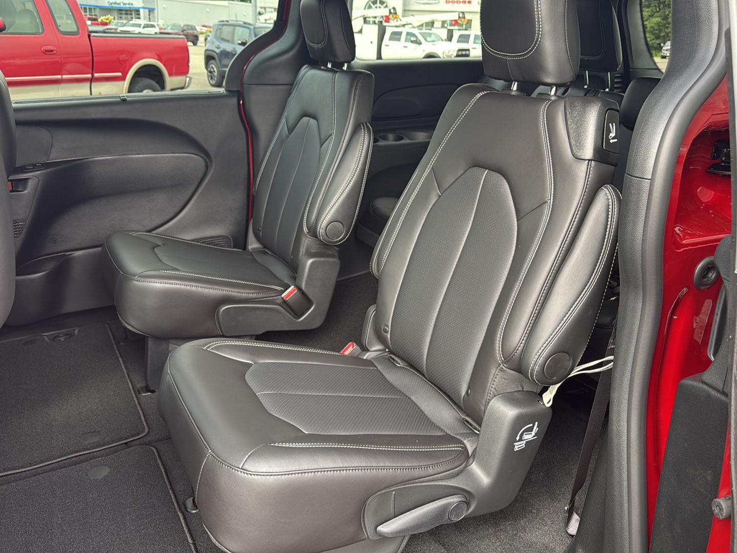 2026 Chrysler Pacifica photo 10