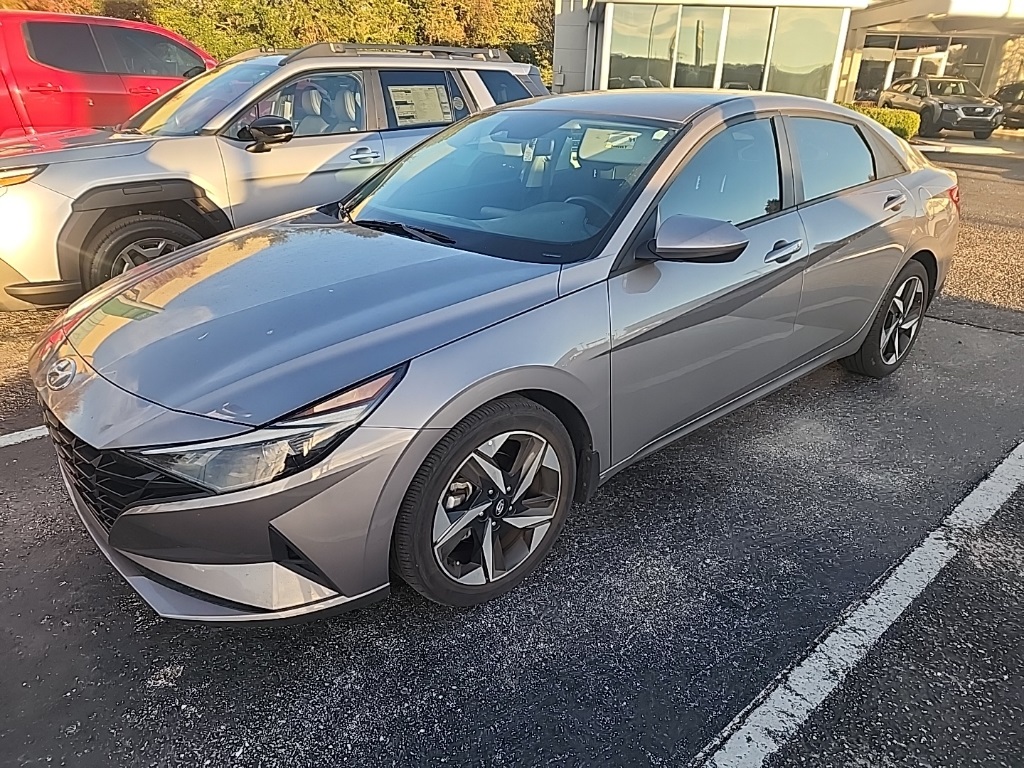 2023 Hyundai Elantra SEL's photo