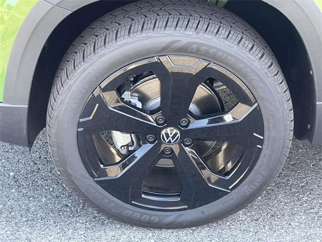 2025 Volkswagen Taos SE photo 10