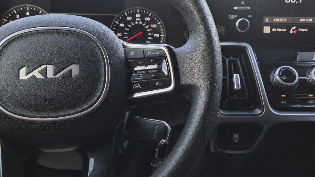 2023 Kia Sorento LX photo 19