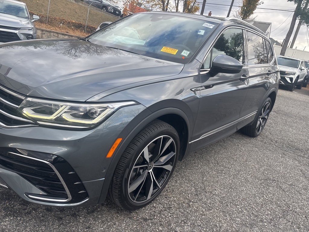 2023 Volkswagen Tiguan SEL R-Line Black photo 2