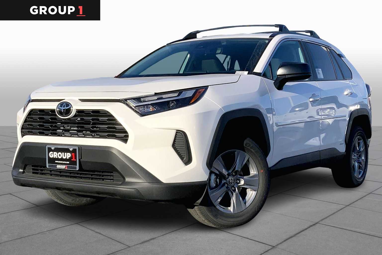 2025 Toyota RAV4 LE's photo