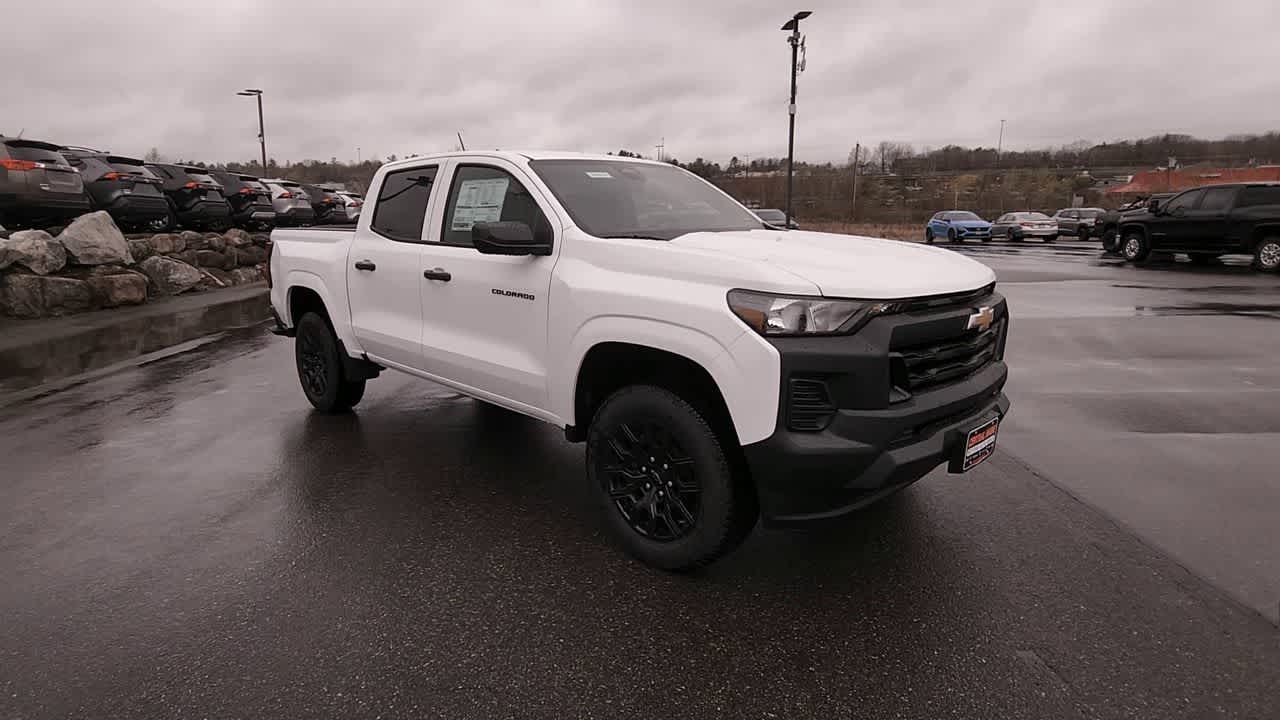 2025 Chevrolet Colorado Work Truck photo 2