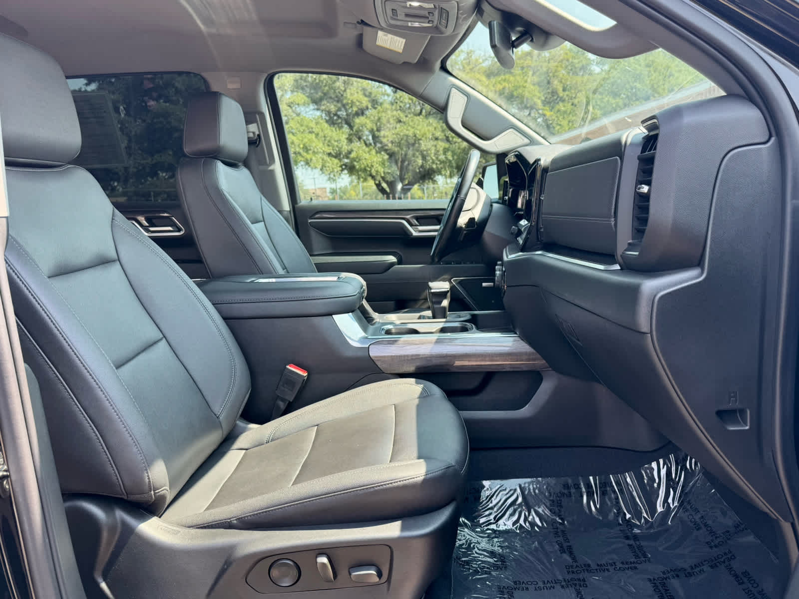 2022 Chevrolet Silverado 1500 LTZ photo 9