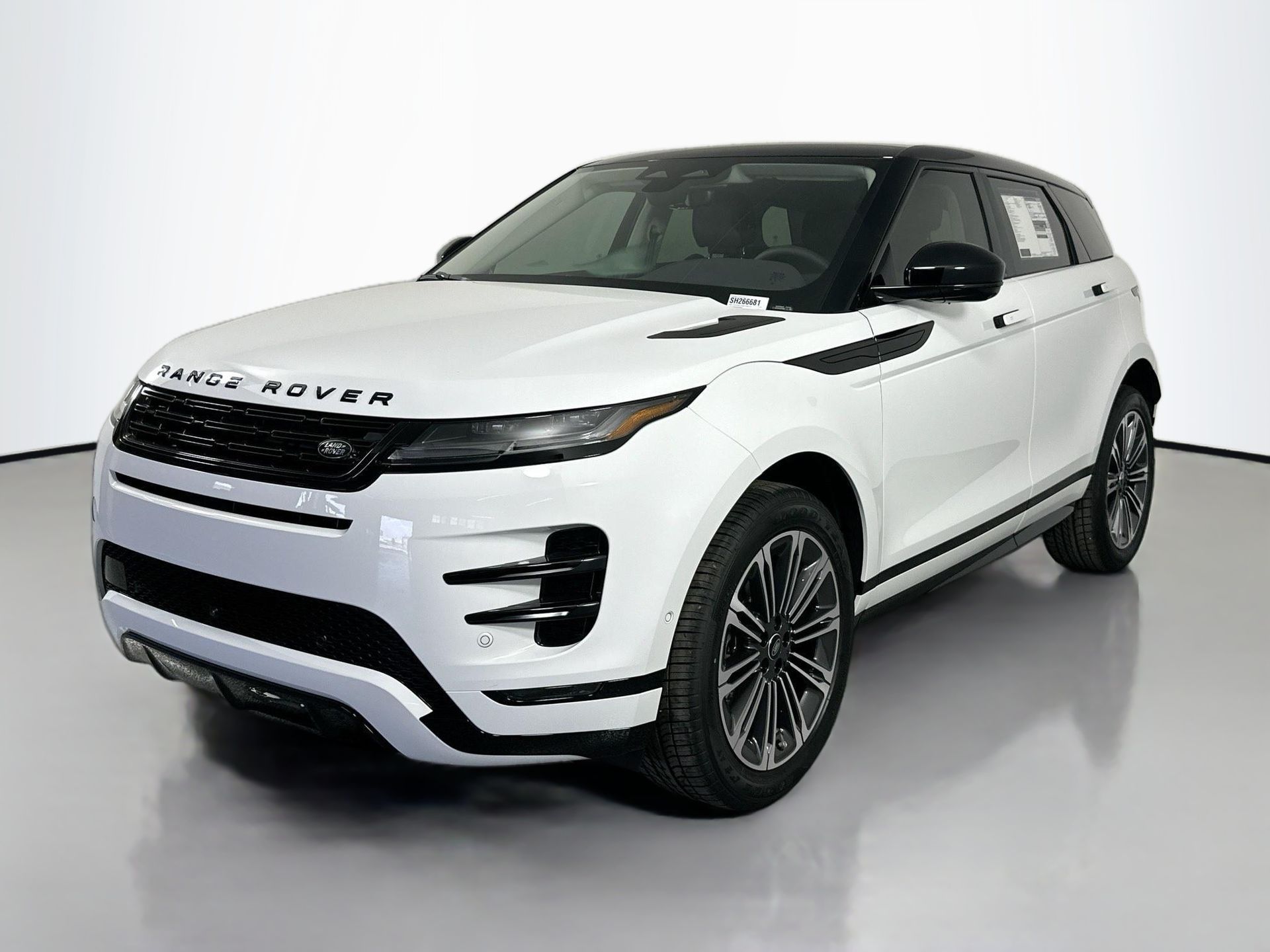 2025 Land Rover Range Rover Evoque Dynamic SE's photo