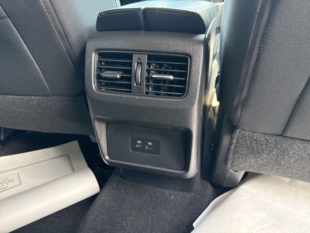 2021 Nissan Rogue SV photo 13