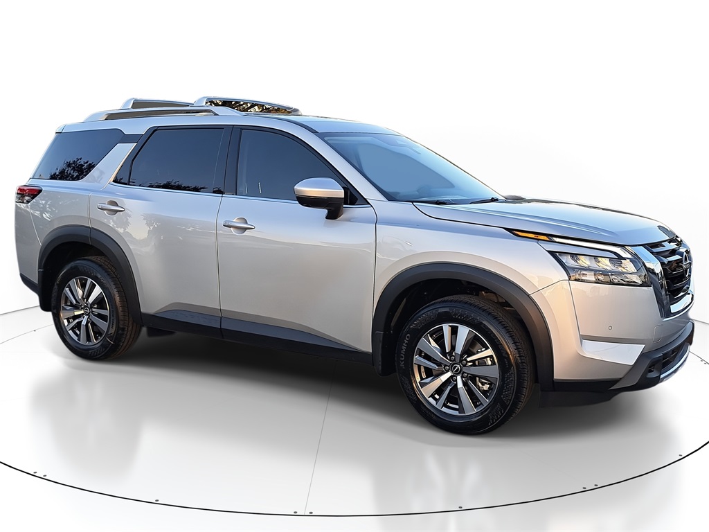 2025 Nissan Pathfinder SL photo 2