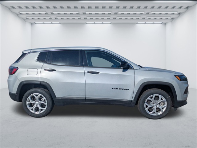 2024 Jeep Compass Sport photo 3