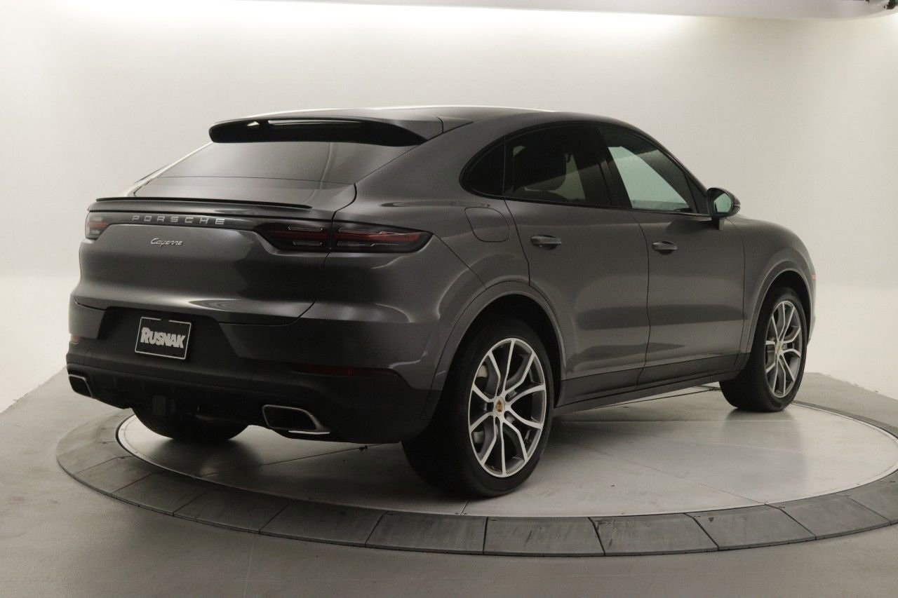 2022 Porsche Cayenne Coupe Base photo 3