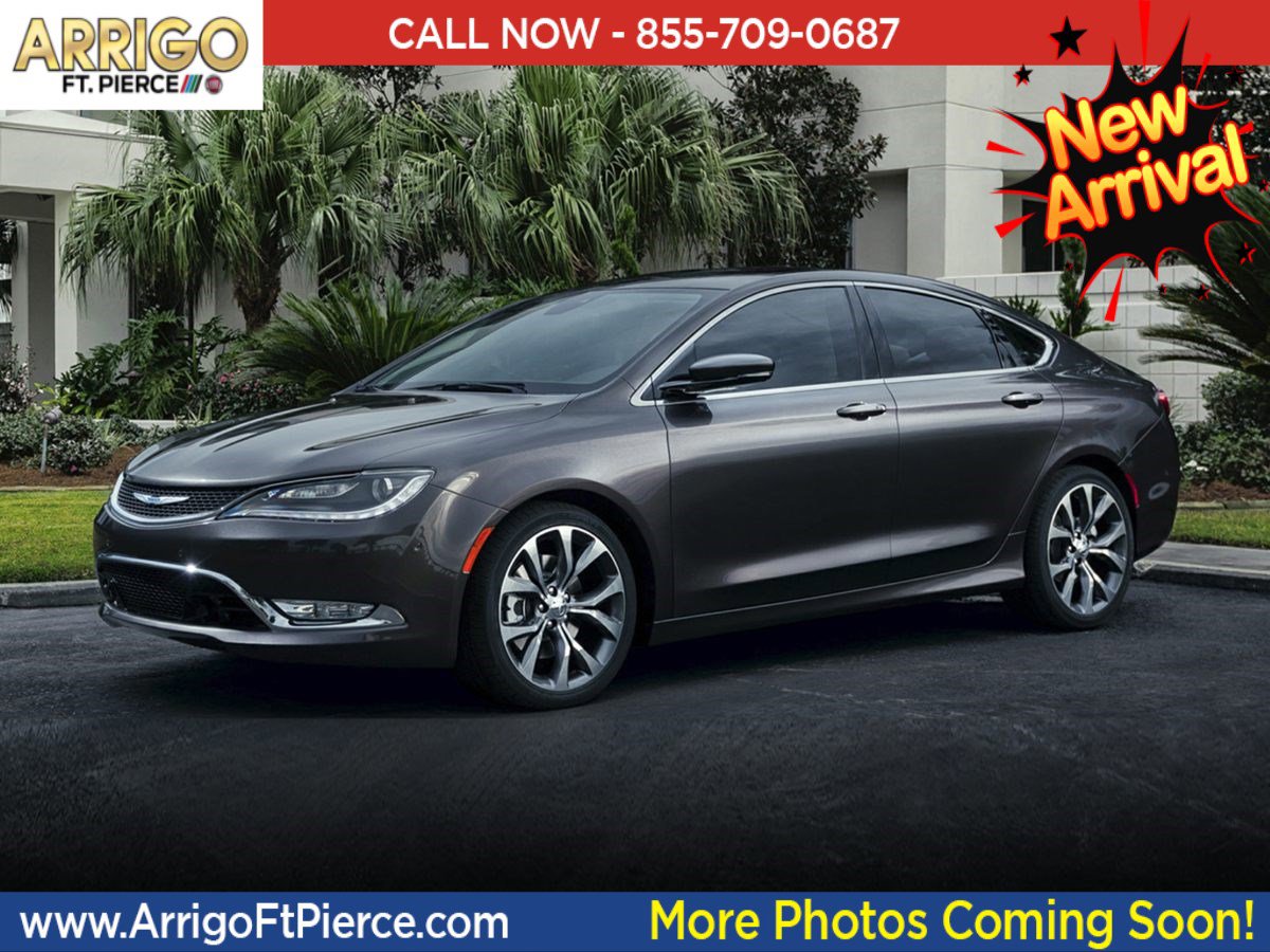 2015 Chrysler 200 Limited's photo