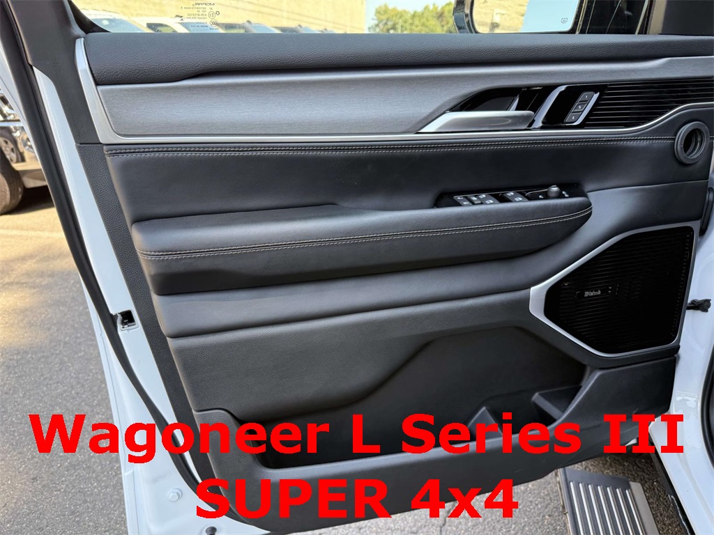 2025 Jeep Wagoneer L Series III photo 24