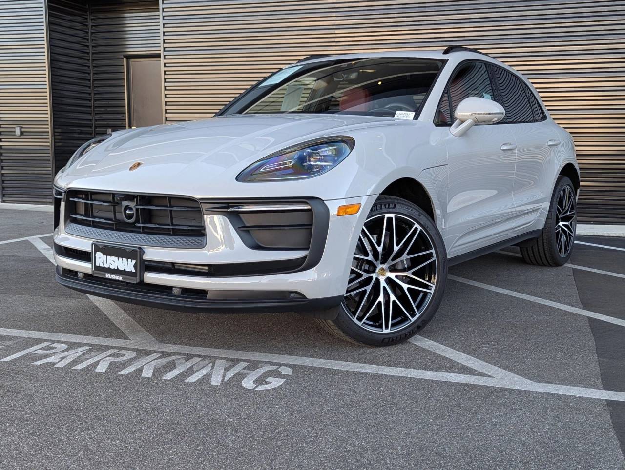 2025 Porsche Macan Base's photo