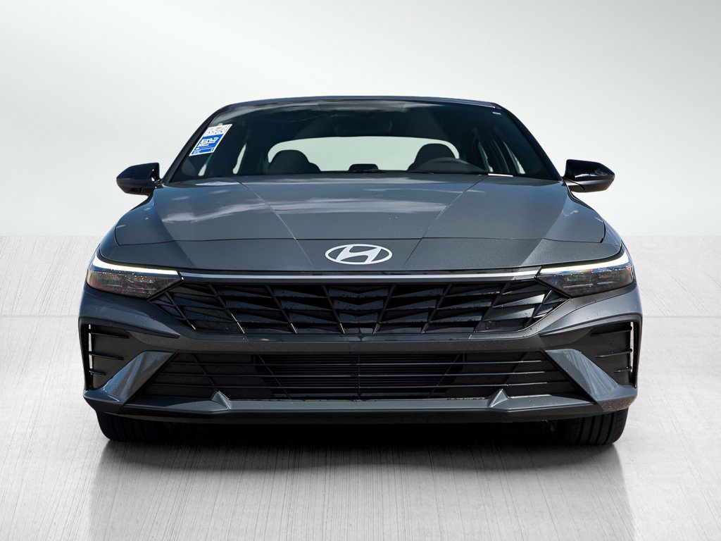 2026 Hyundai Elantra SEL Sport photo 2