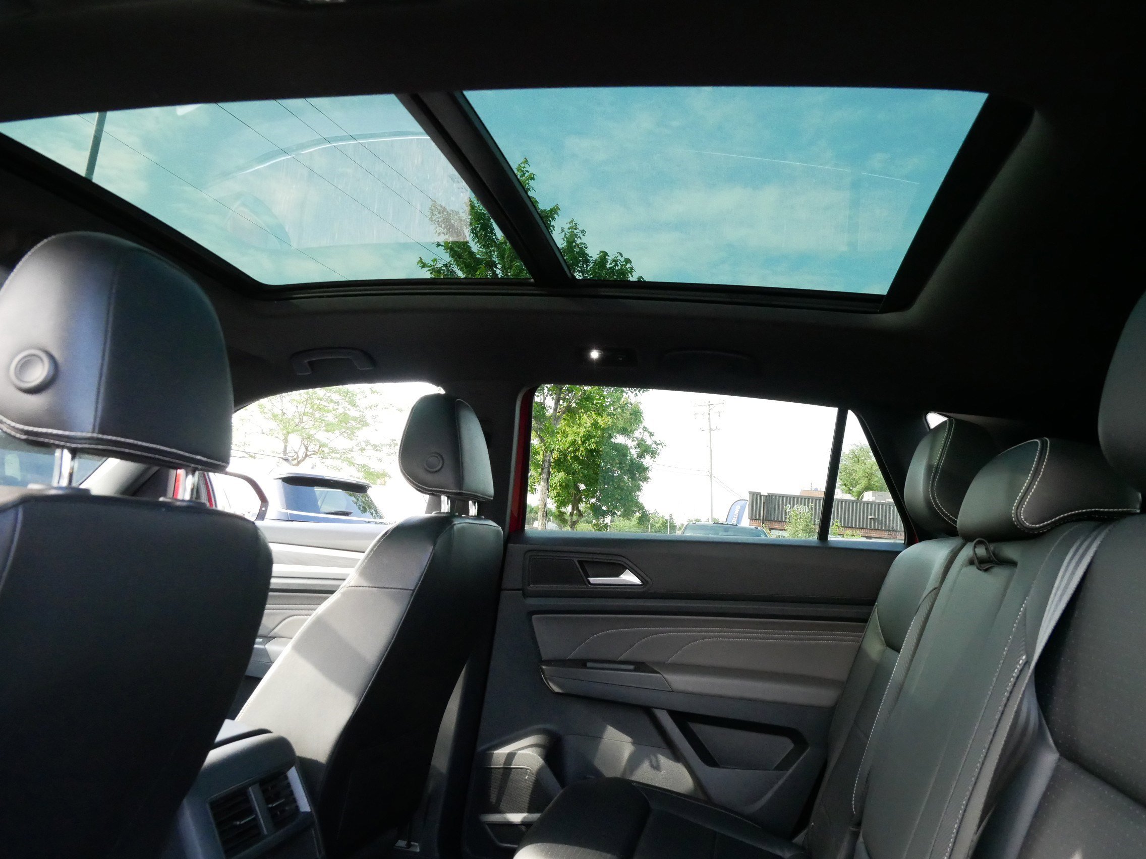 2022 Volkswagen Atlas Cross Sport SE Technology photo 29