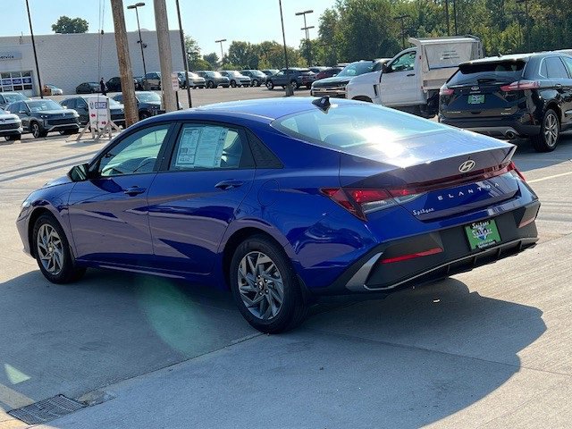 2024 Hyundai Elantra SEL photo 6