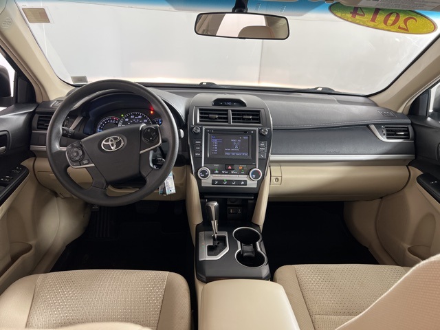2014 Toyota Camry SE photo 18
