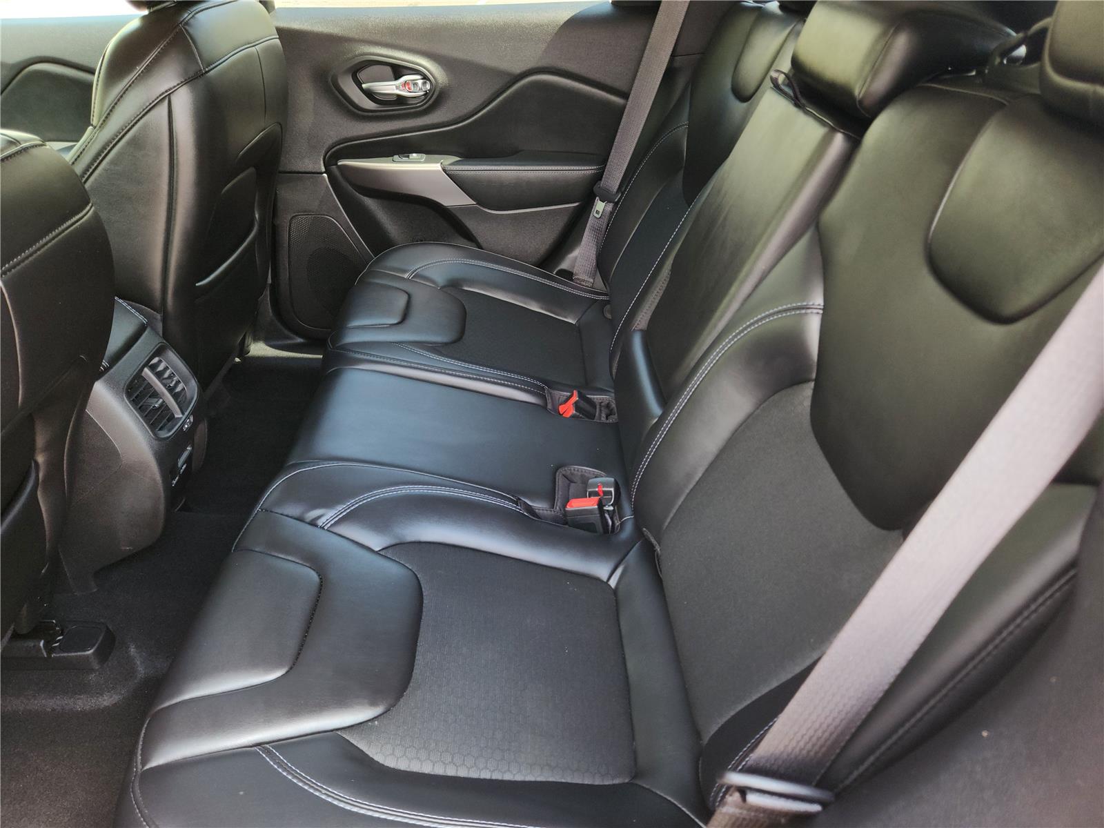 2019 Jeep Cherokee Latitude photo 10