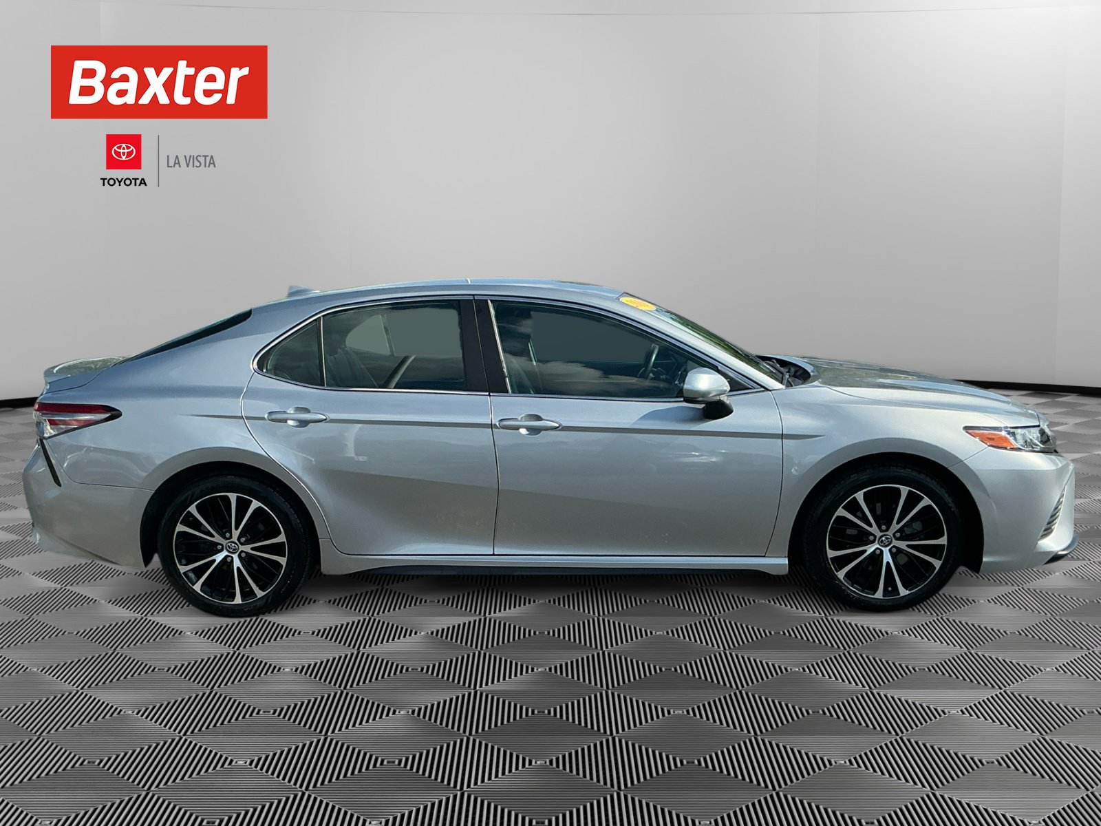 2019 Toyota Camry SE photo 9