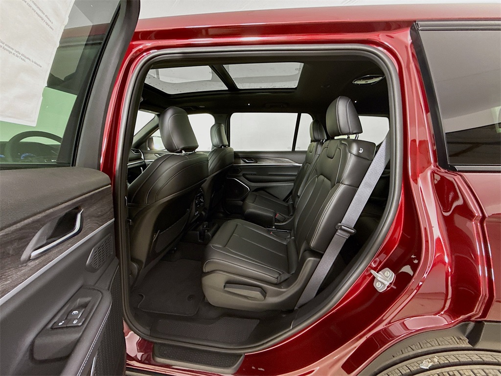 2025 Jeep Grand Cherokee Limited photo 24