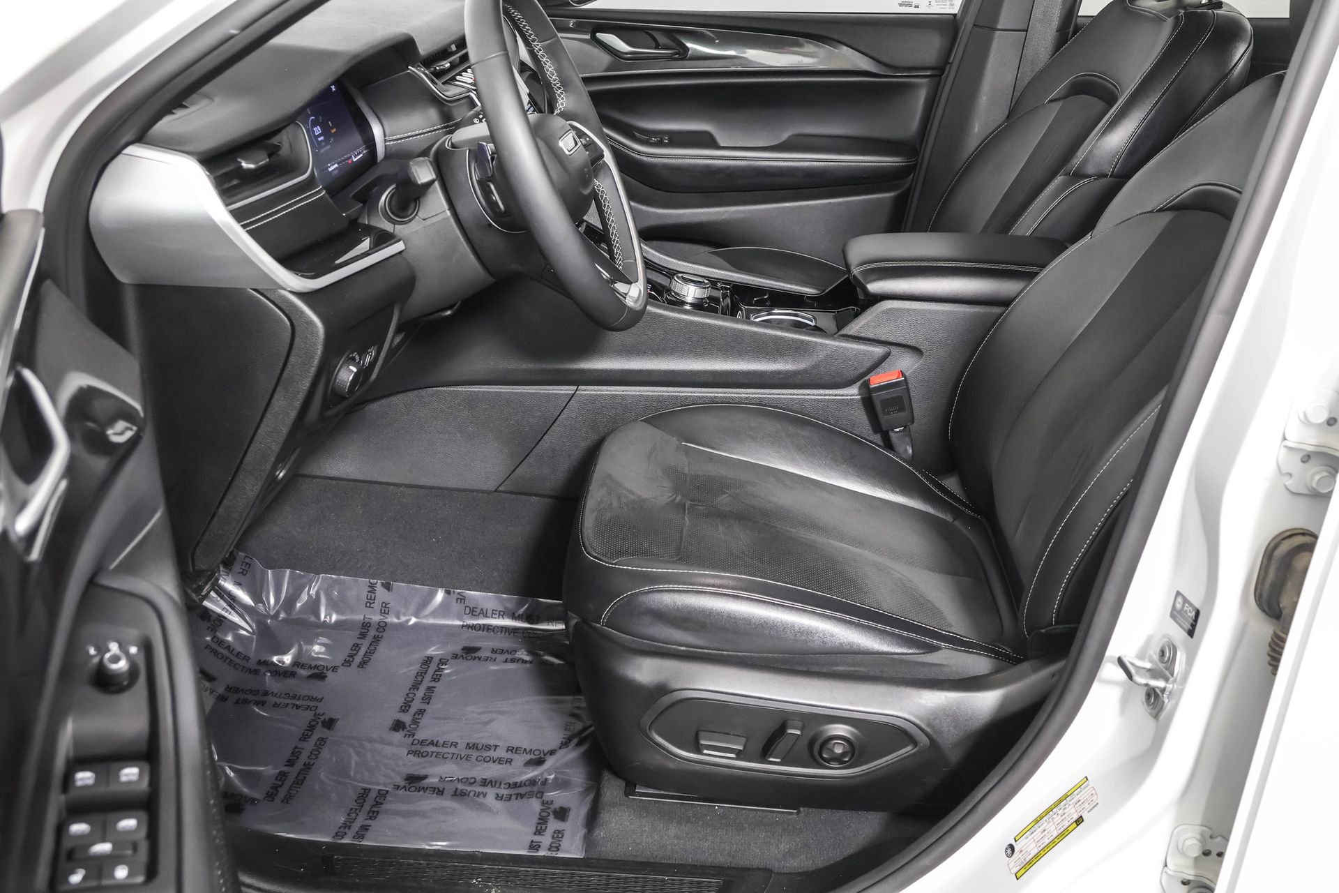 2023 Jeep Grand Cherokee Altitude photo 12