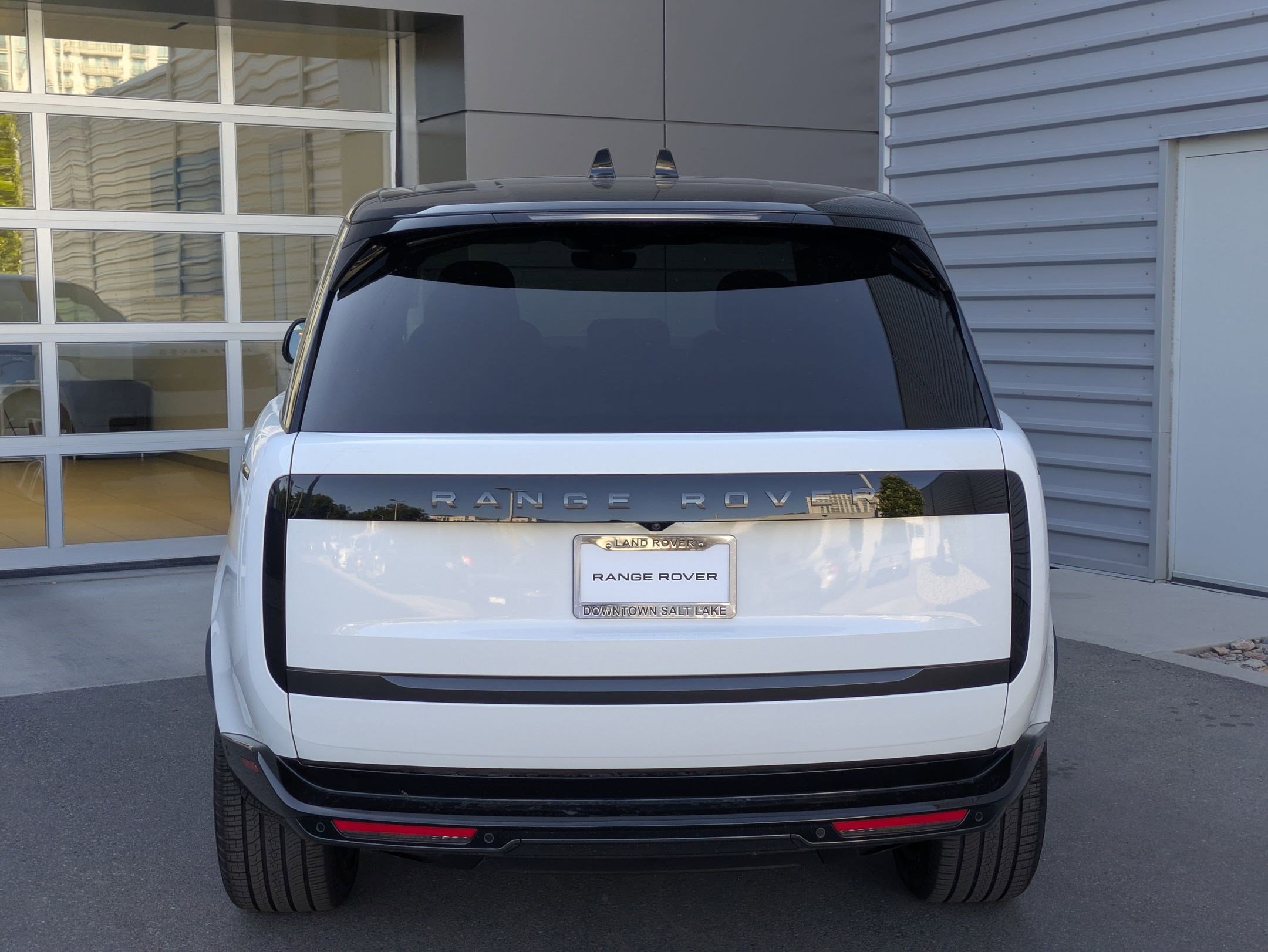 2025 Land Rover Range Rover SE photo 4