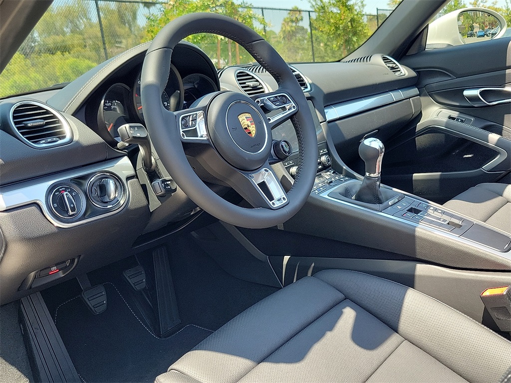 2025 Porsche Boxster photo 4