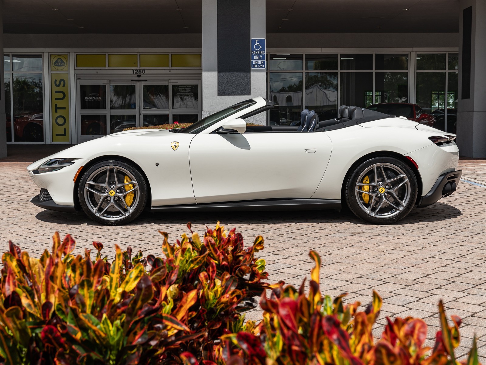 2024 Ferrari Roma Spider photo 26