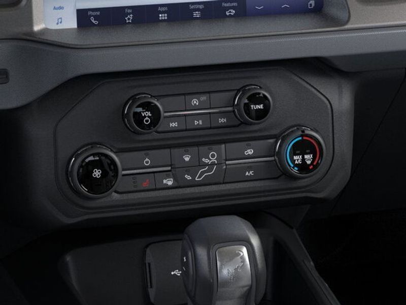 2025 Ford Bronco Base photo 16