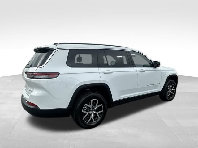 2025 Jeep Grand Cherokee Limited photo 3