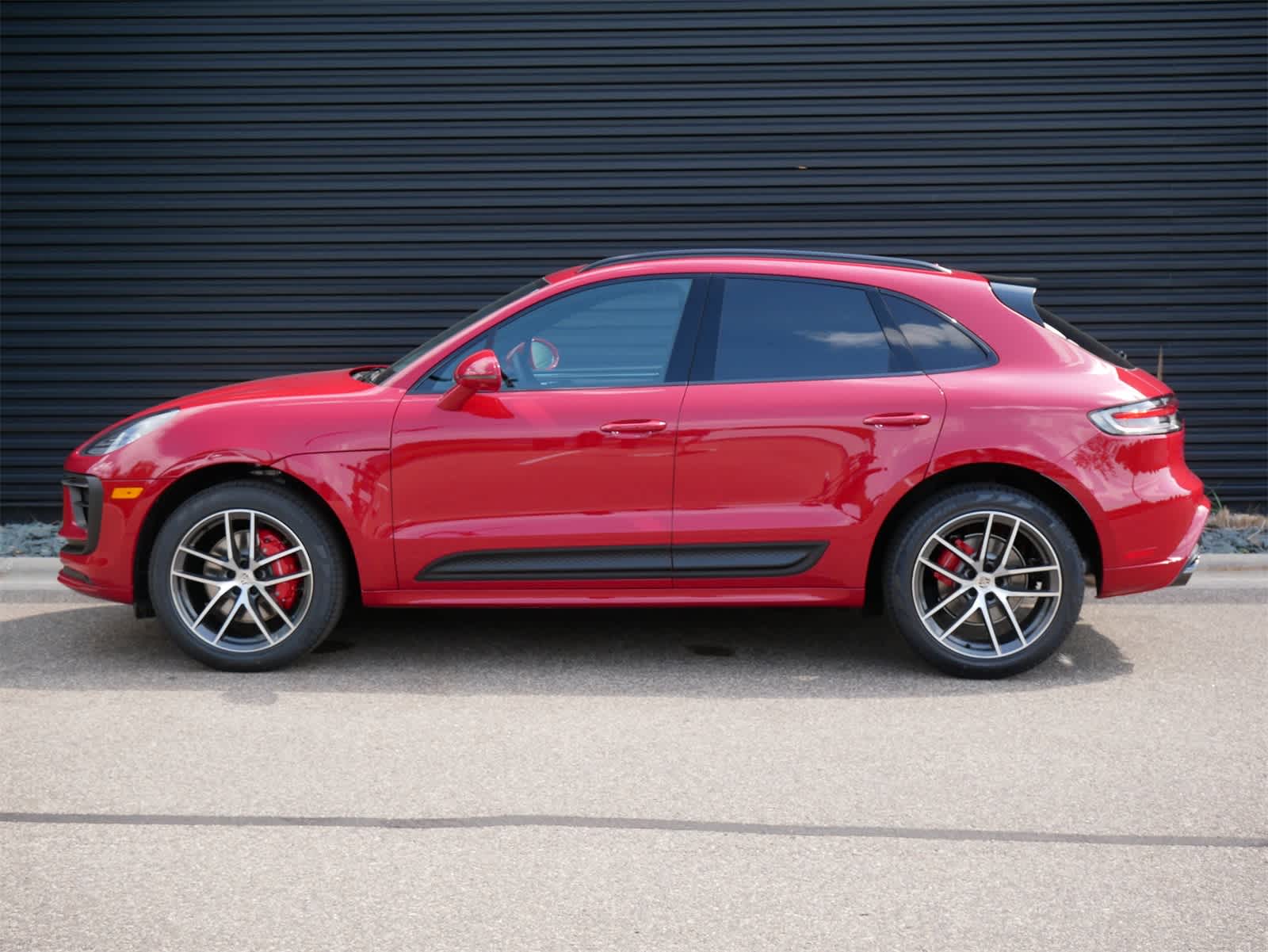 2025 Porsche Macan S photo 2
