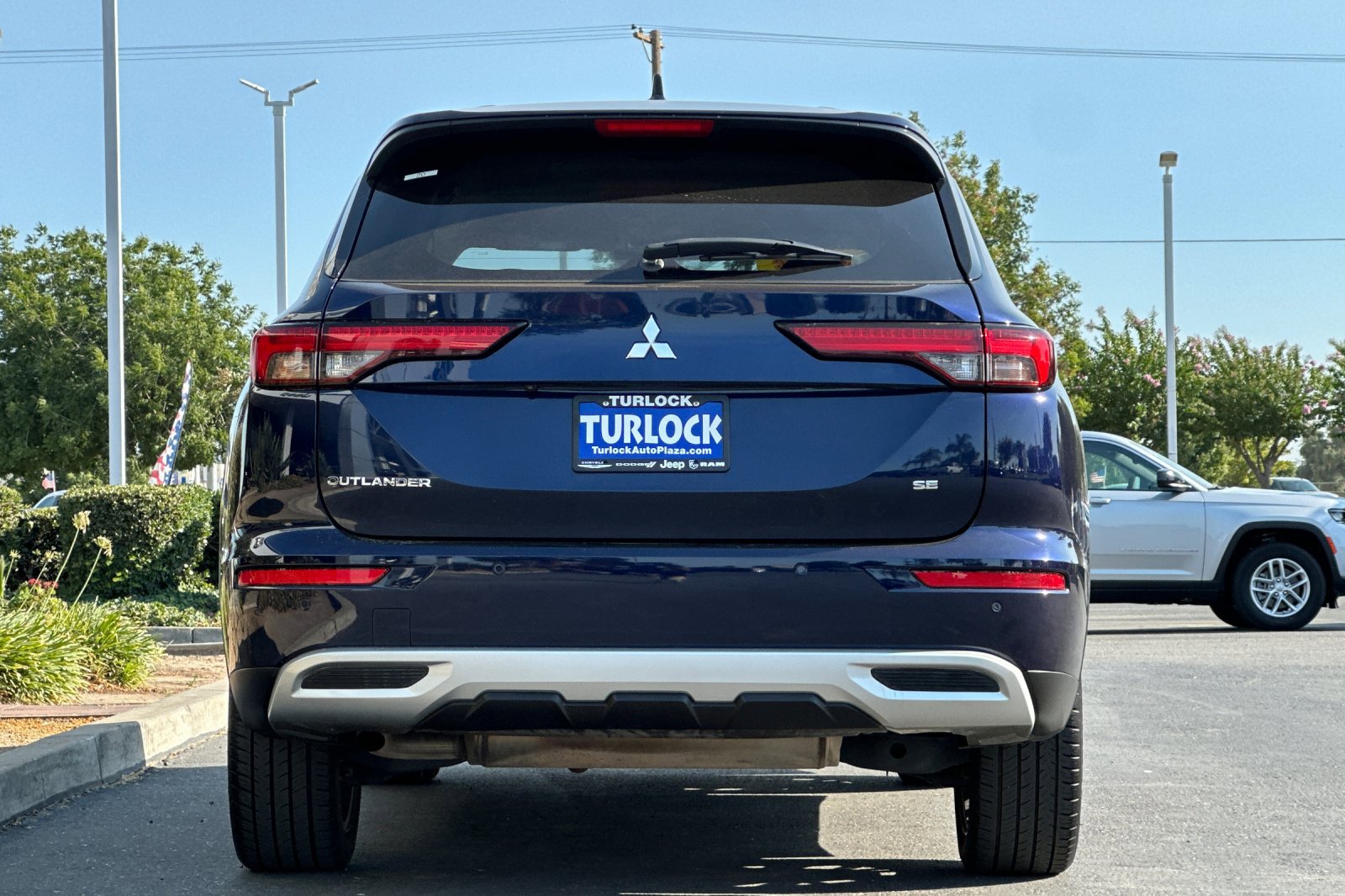 2024 Mitsubishi Outlander SE photo 3