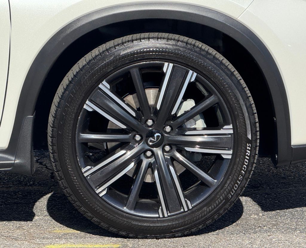 2021 Infiniti QX50 Luxe AWD photo 3