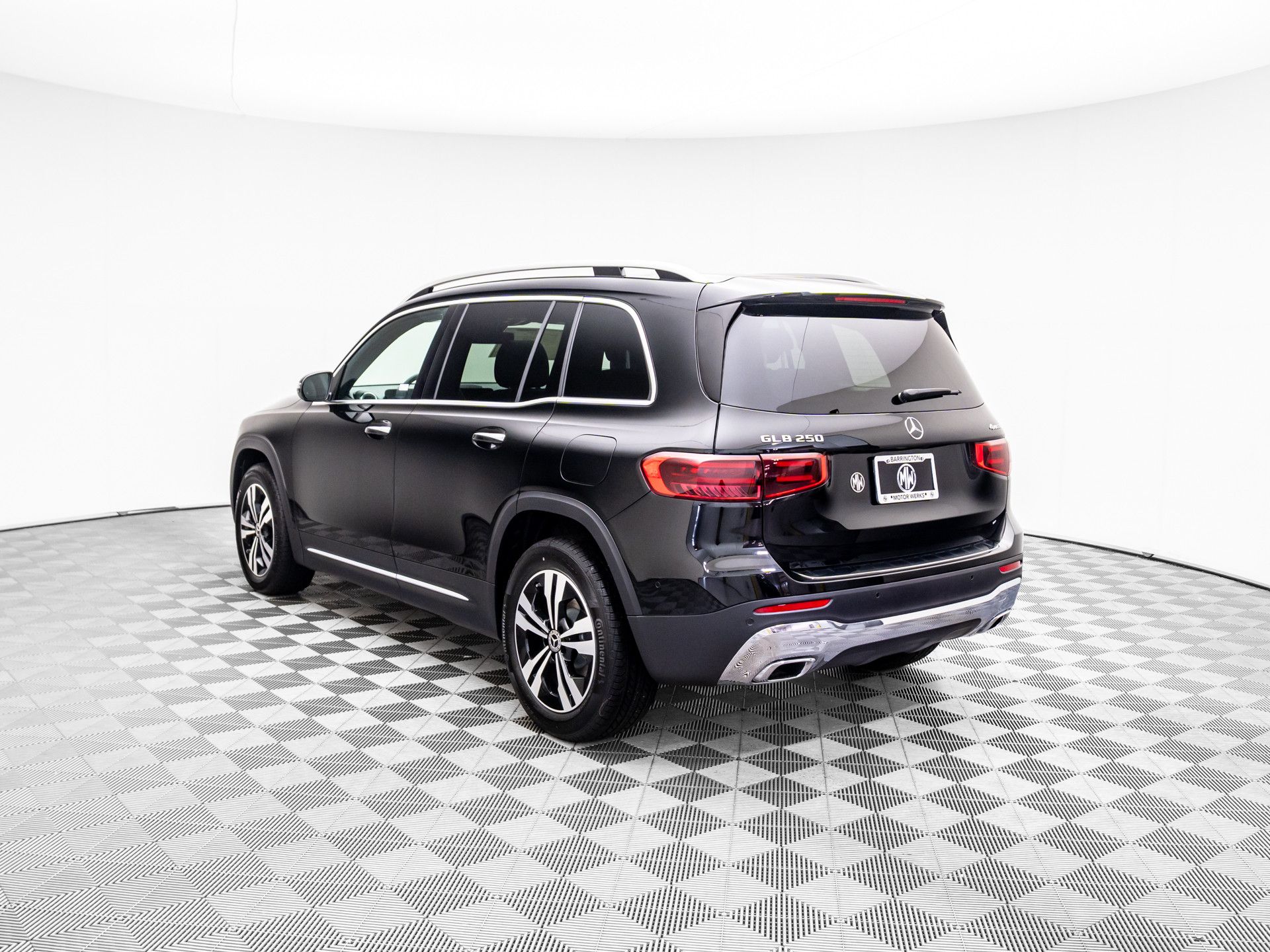 2025 Mercedes Benz GLB 250 4MATIC photo 3