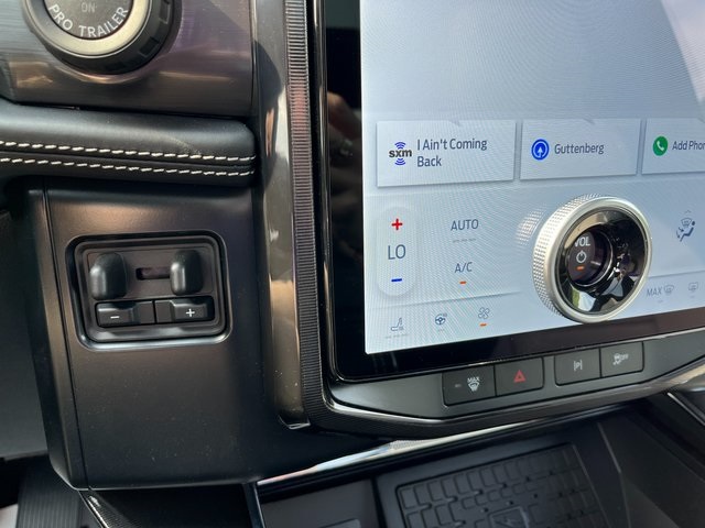 2025 Ford F-150 Lightning Platinum photo 35