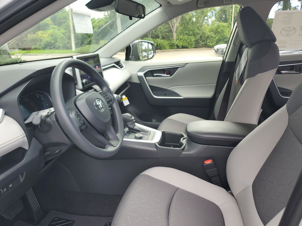 2025 Toyota RAV4 Hybrid XLE photo 15