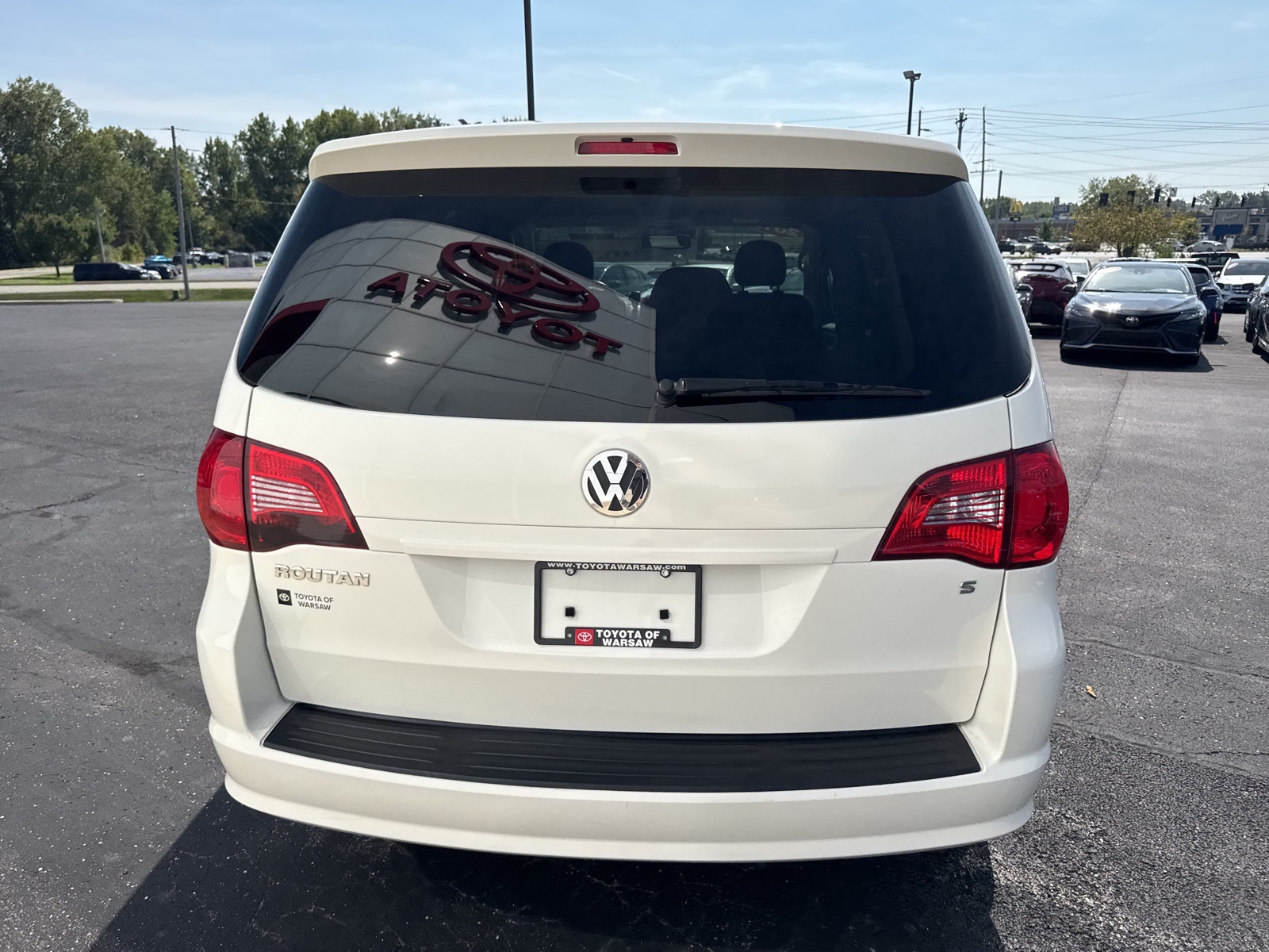 2010 Volkswagen Routan S photo 3